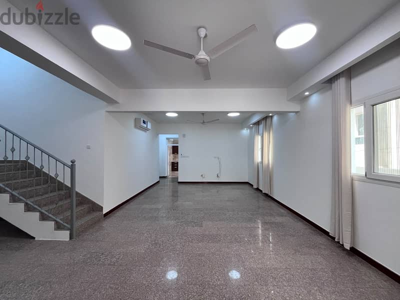 6 BR Well Designed Spacious Villa in Ghubra 4