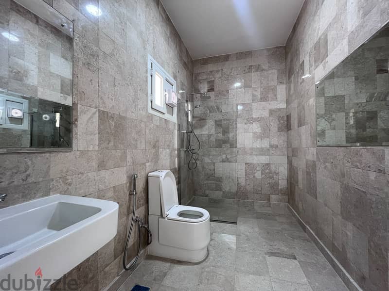 6 BR Well Designed Spacious Villa in Ghubra 13