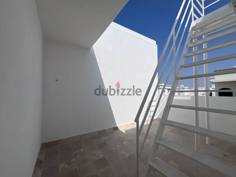 6 BR Well Designed Spacious Villa in Ghubra 18