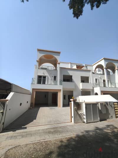 Villa for Rent in Sultan Qaboos City / فيلا للايجار في مدينة السلطان قابوس