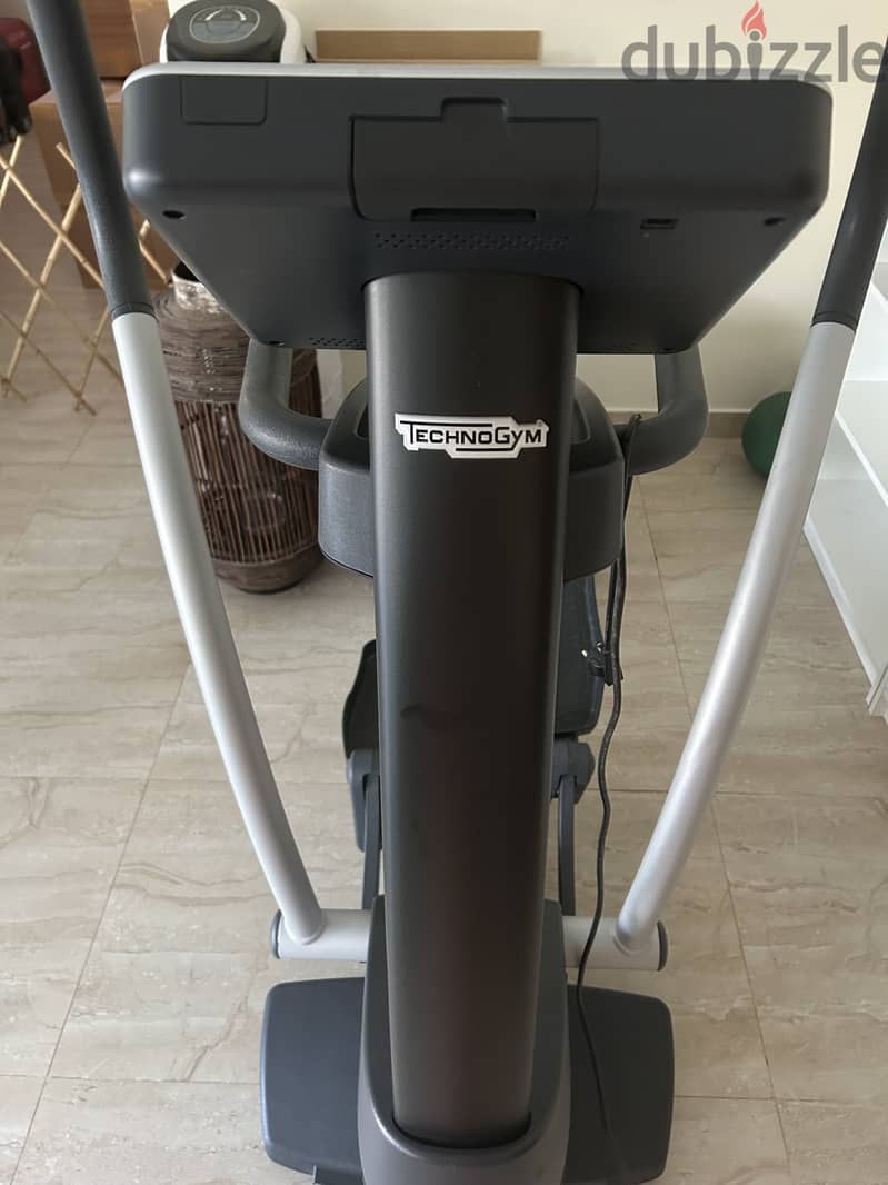 Technogym Synchro Forma Cross Trainer – Excellent Condition (Under 500 Hours) 2
