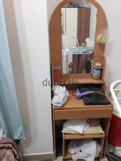 dressing table good condition