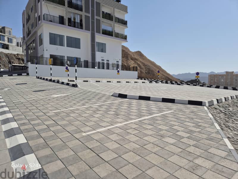 Showroom for rent 2