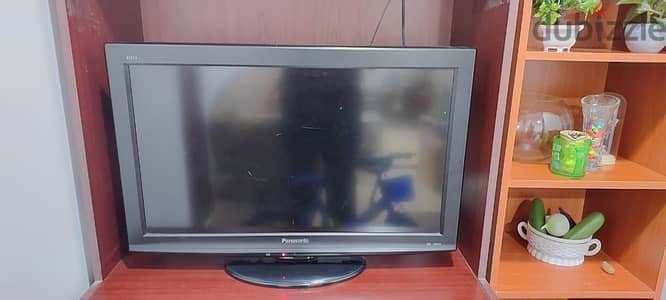 Panasonic VIERA 32-Inch LCD TV - Excellent Condition with Table Stand