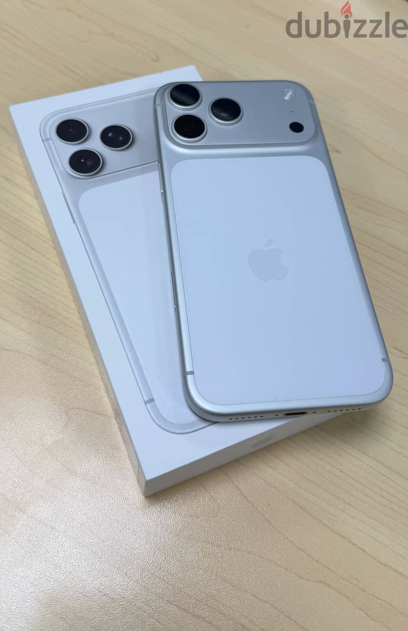 iPhone 17 Pro Max 256GB – Like New – 100% Battery 4