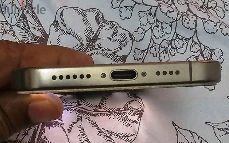 Apple Iphone 16 Pro Max 4