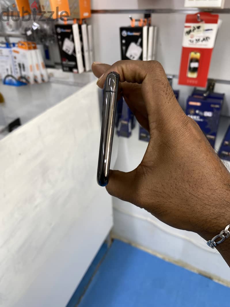 Apple - iPhone 11 Pro Max 6