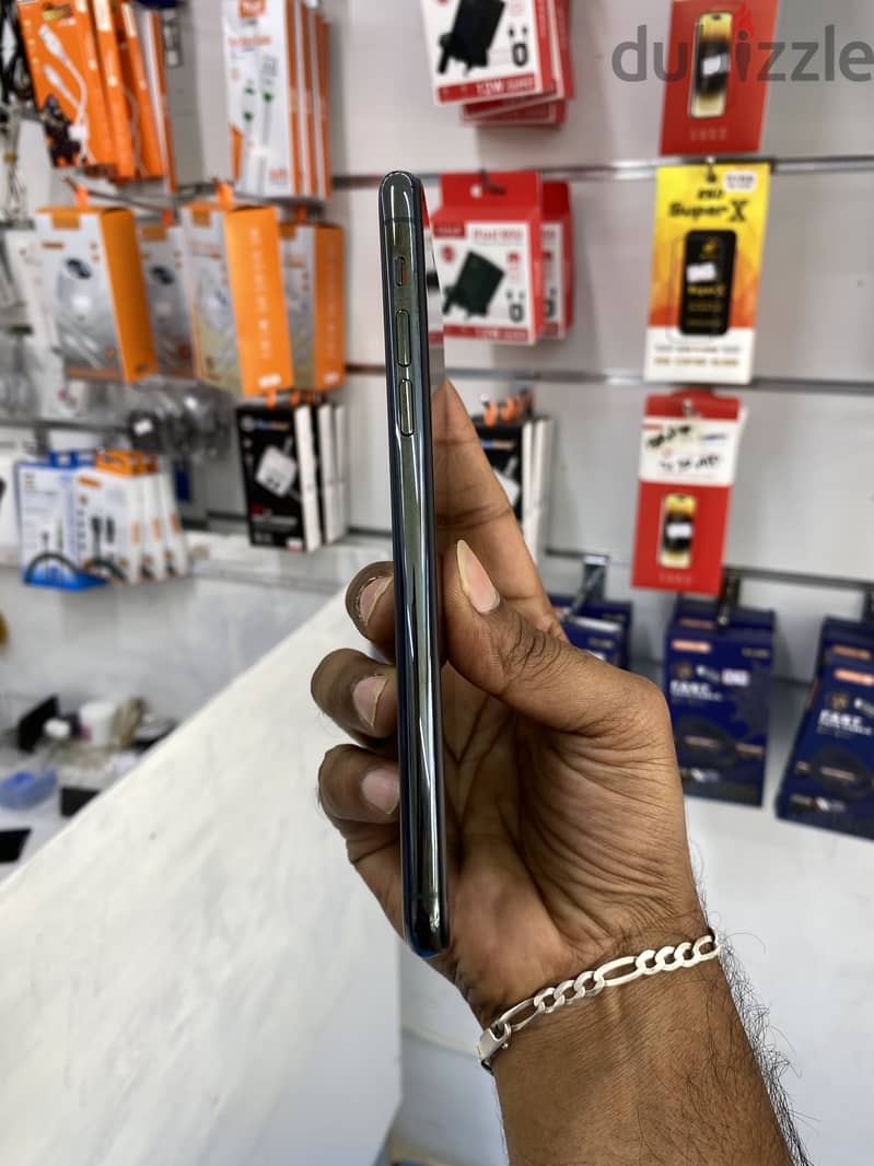 Apple - iPhone 11 Pro Max 2