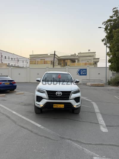 Toyota Fortuner 2023 GCC V4 Full option خليجي بحالة ممتازة سيرفس وكالة