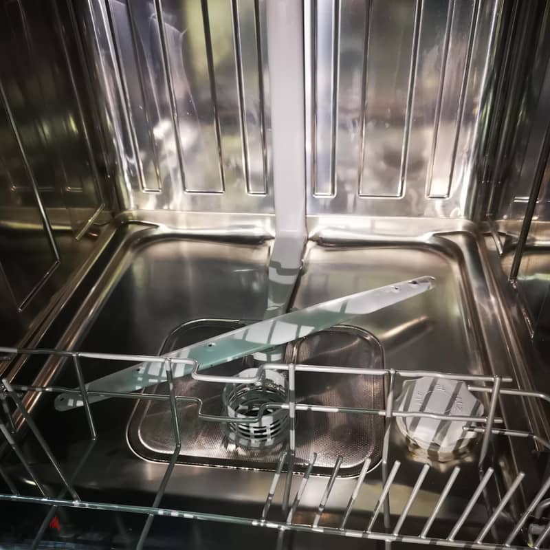 Candy brava dishwasher for sale. 9