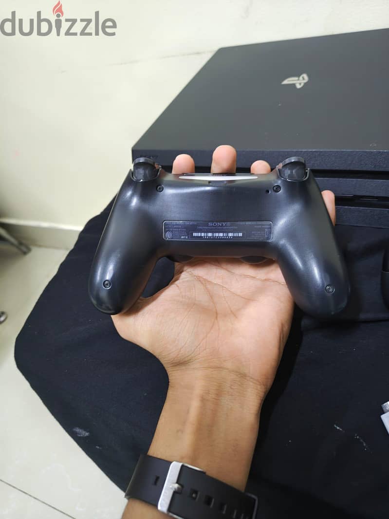Playstation 4 pro with 2 original controller 1