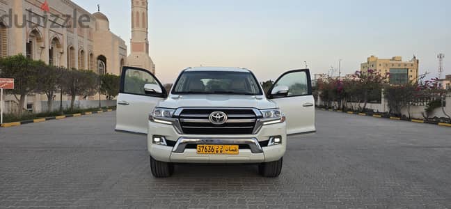 لاندكروزر 2020 بدون حوادث نهائيا بحالة الوكاله GXR V8 4.6 جديدة جدا
