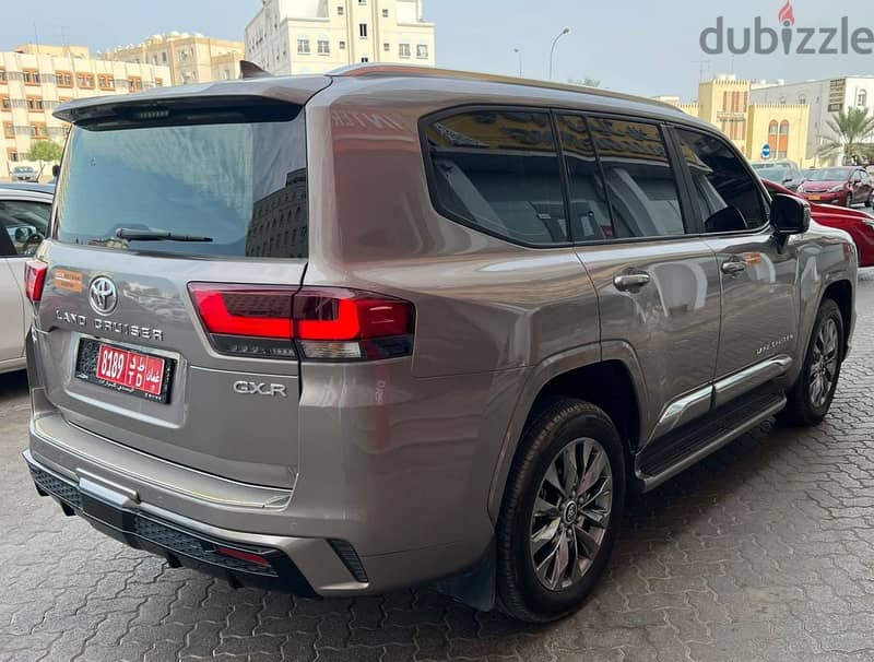 Toyota Land Cruiser 2