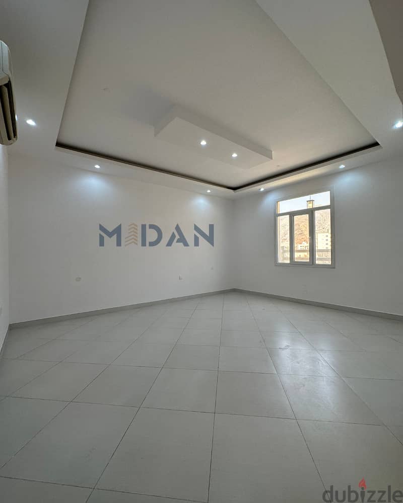 Luxury 5 BR Villa for Rent in Bousher 8
