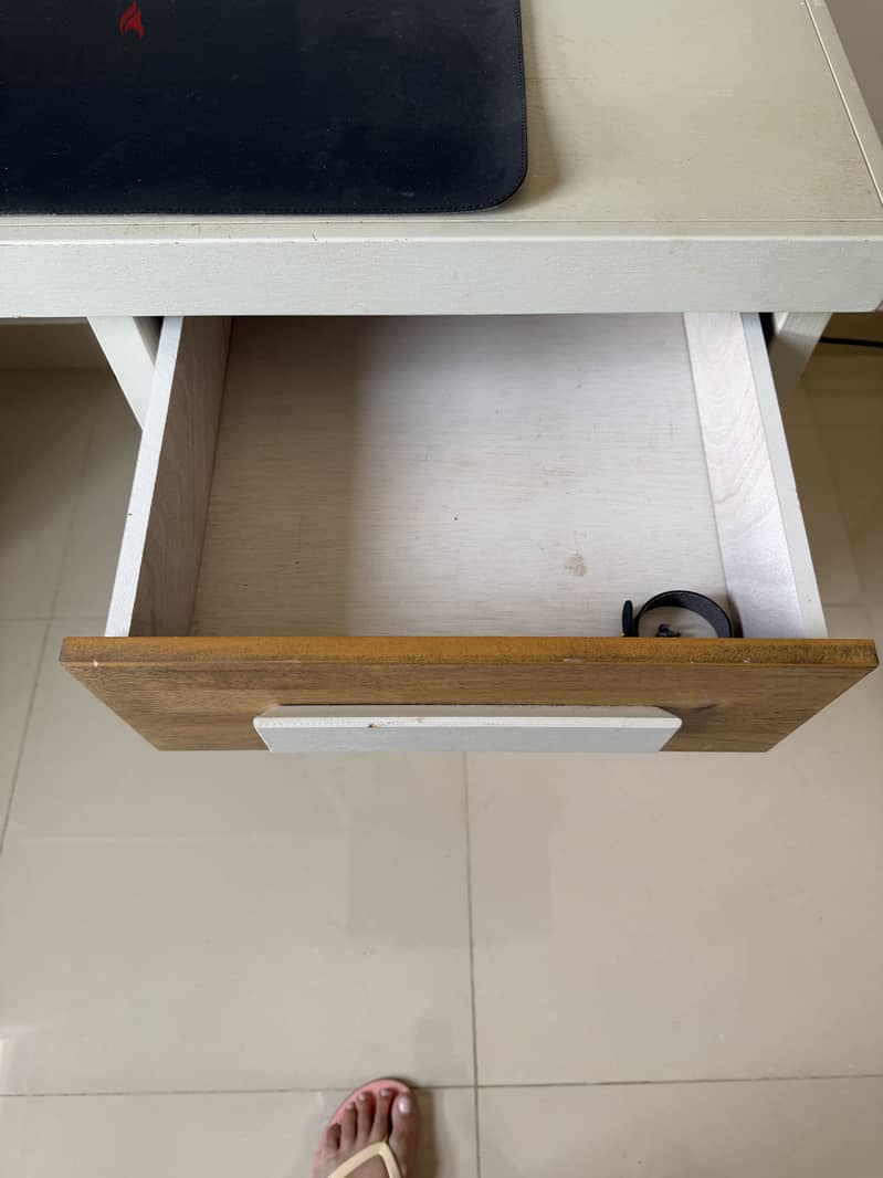 Study desk 120 cm length , 60 cm width & 80 cm height 13