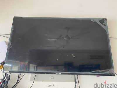 تلفزيون مع 4 كاميرات وسيرفر CCTV