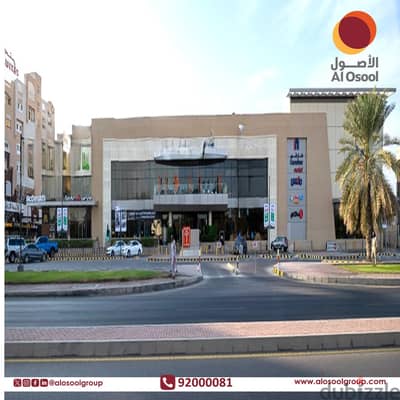 Open Restaurant Space in the Mall! just Bring Your Food Concept — Tables and Chairs Included!