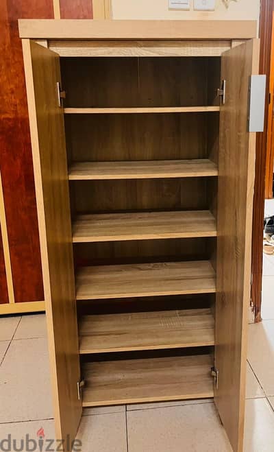 Closed shoe Rack