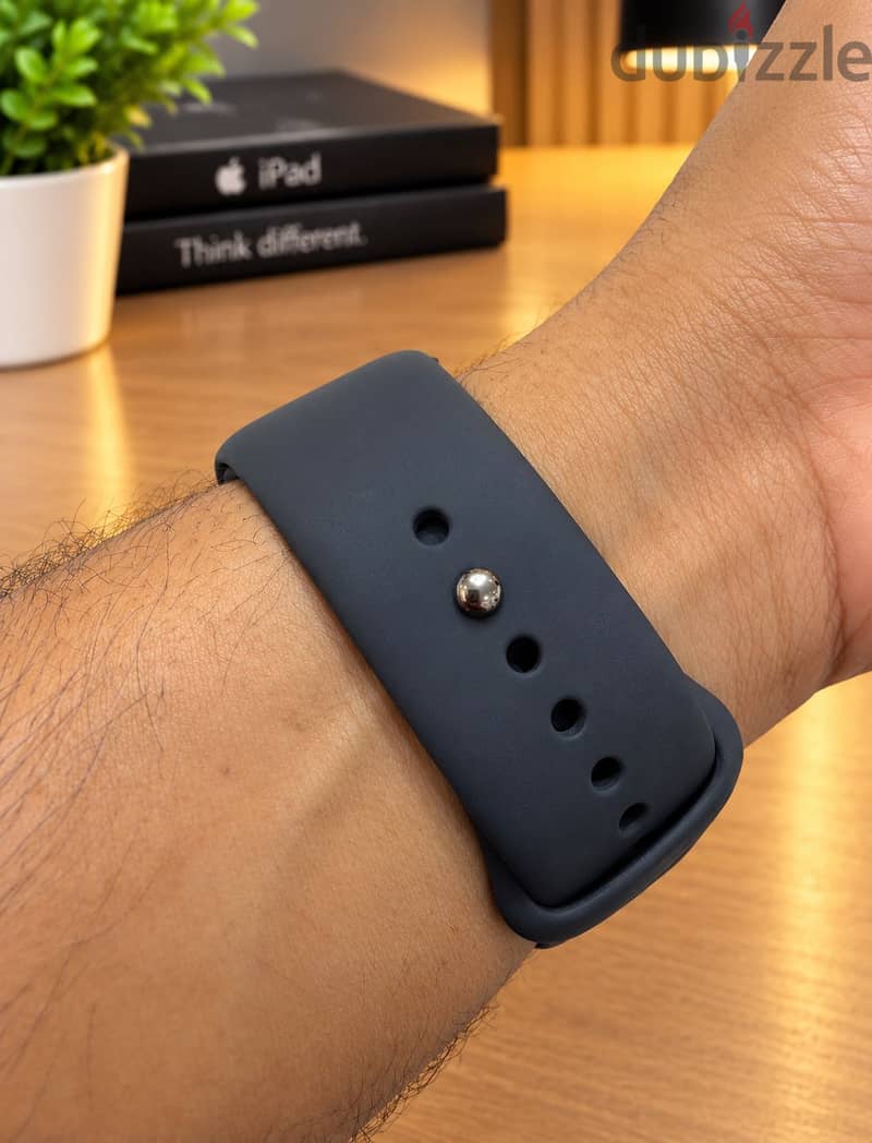 Apple Watch Series 7 – 45mm Midnight Black 100% Clean Condition. 4