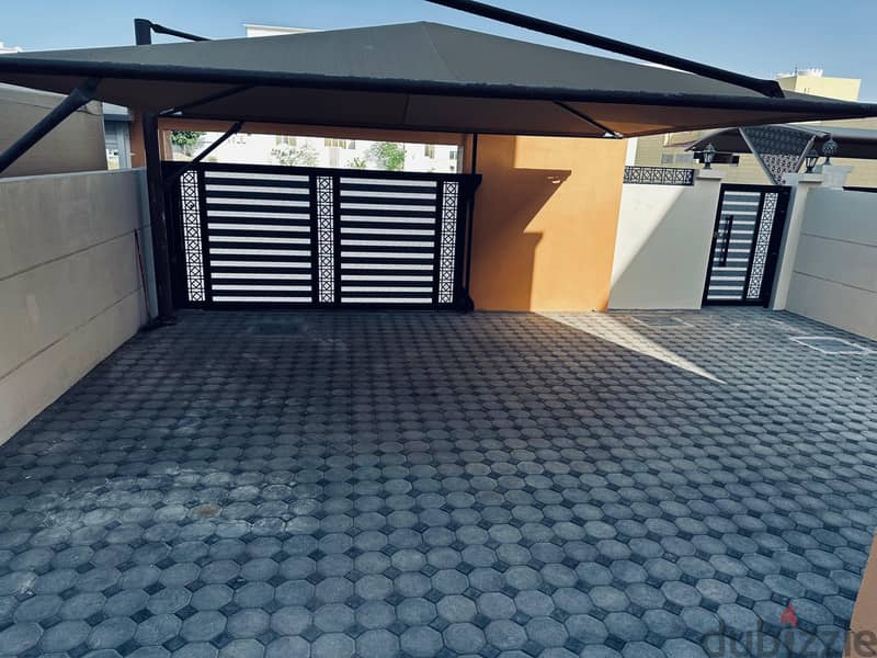 Villa located in sur al hadid  seeb just a 5 minute walk from corniche 1