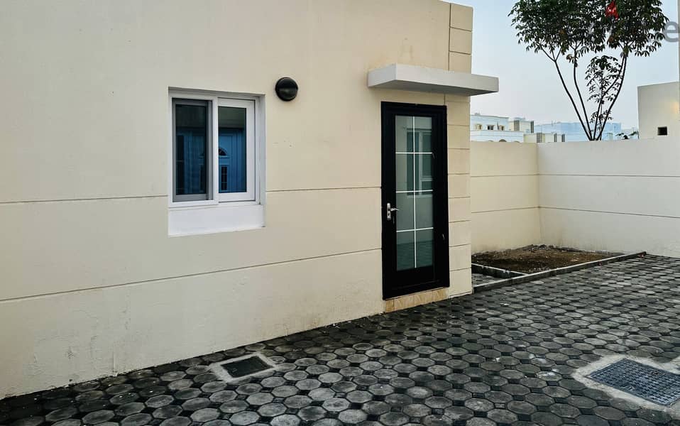 Villa located in sur al hadid  seeb just a 5 minute walk from corniche 8
