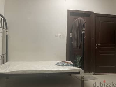 Bed space available in mabela with attached bathroom
