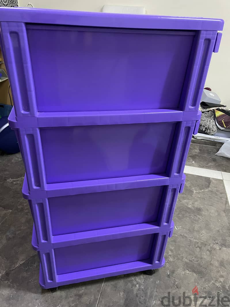 Strong Multipurpose 4 drawer with wheels 3