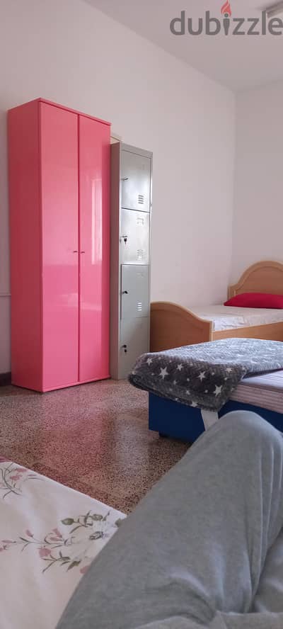 SHEARING ROOM AND BEDS SPACE AVAILABLE FOR RENT ONLY FOR LADIES
