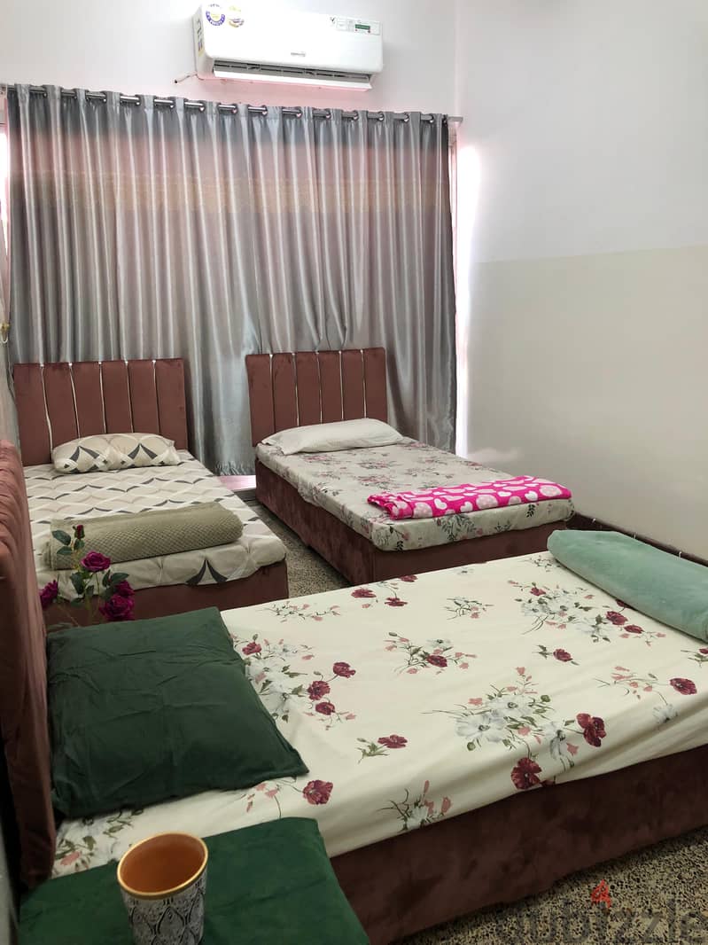 SHEARING ROOM AND BEDS SPACE AVAILABLE FOR RENT ONLY FOR LADIES 2