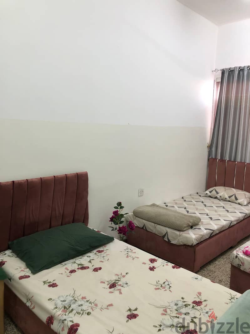 SHEARING ROOM AND BEDS SPACE AVAILABLE FOR RENT ONLY FOR LADIES 4