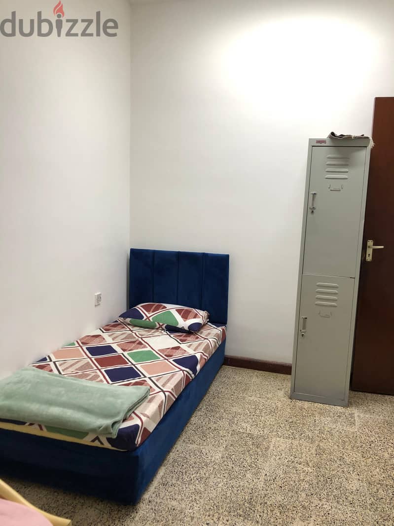 SHEARING ROOM AND BEDS SPACE AVAILABLE FOR RENT ONLY FOR LADIES 7