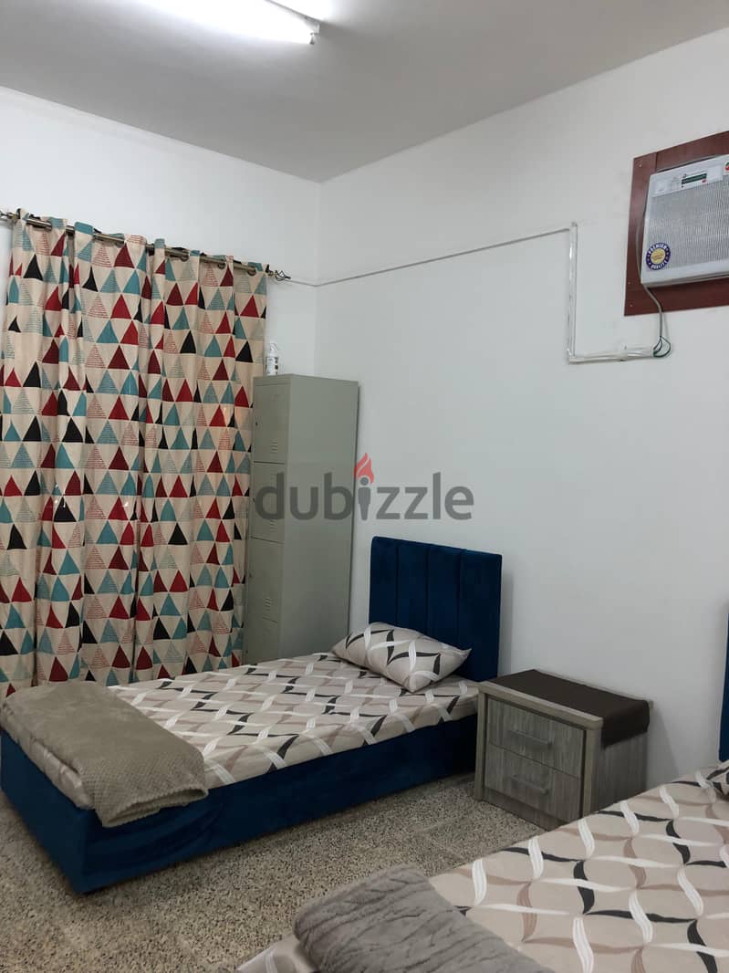 SHEARING ROOM AND BEDS SPACE AVAILABLE FOR RENT ONLY FOR LADIES 11