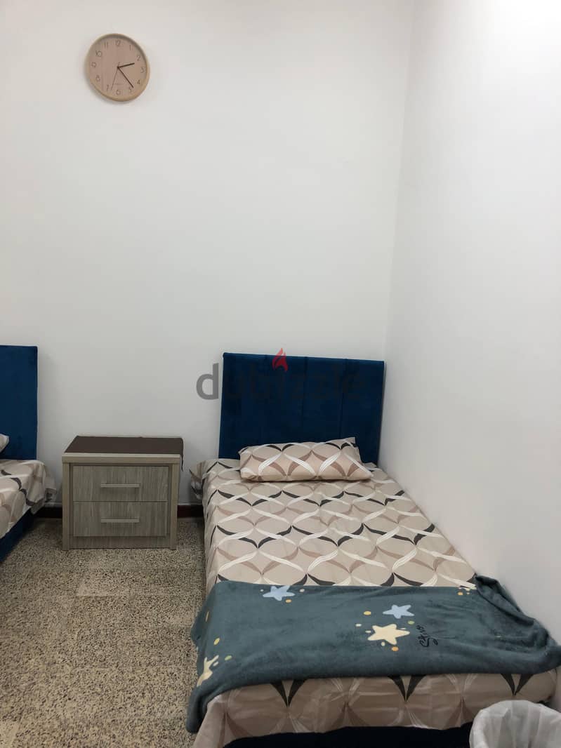 SHEARING ROOM AND BEDS SPACE AVAILABLE FOR RENT ONLY FOR LADIES 12