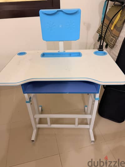 User child study table for sale