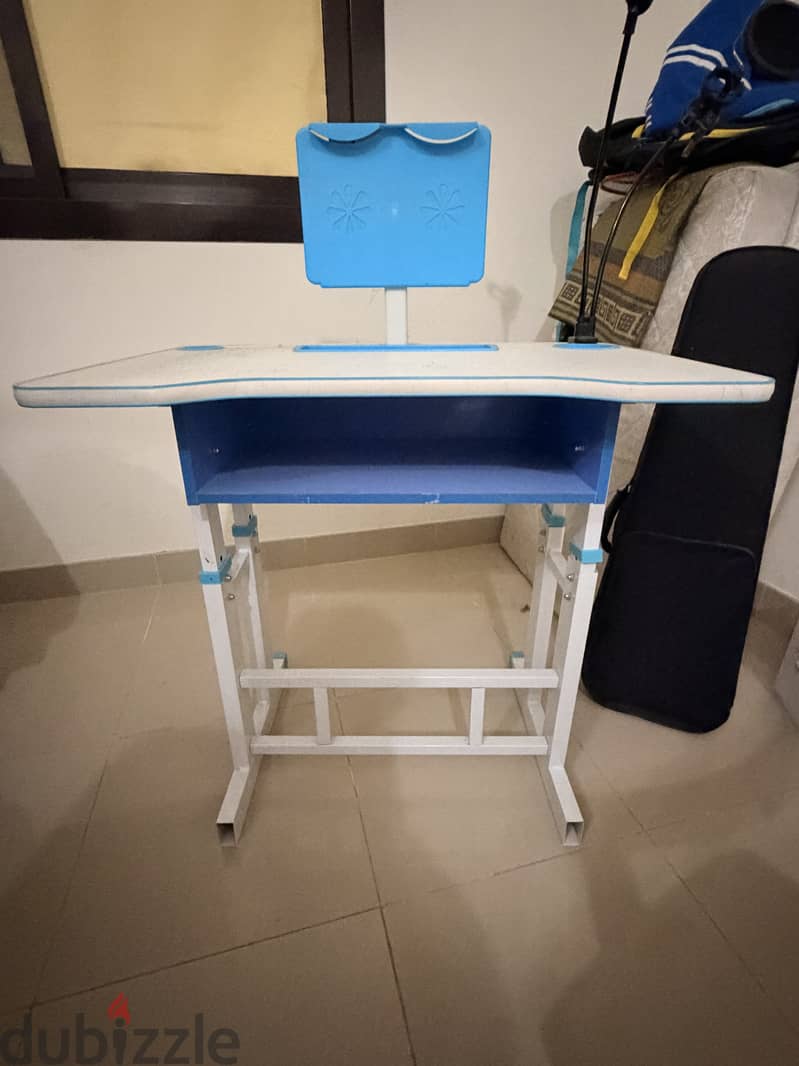 User child study table for sale 1