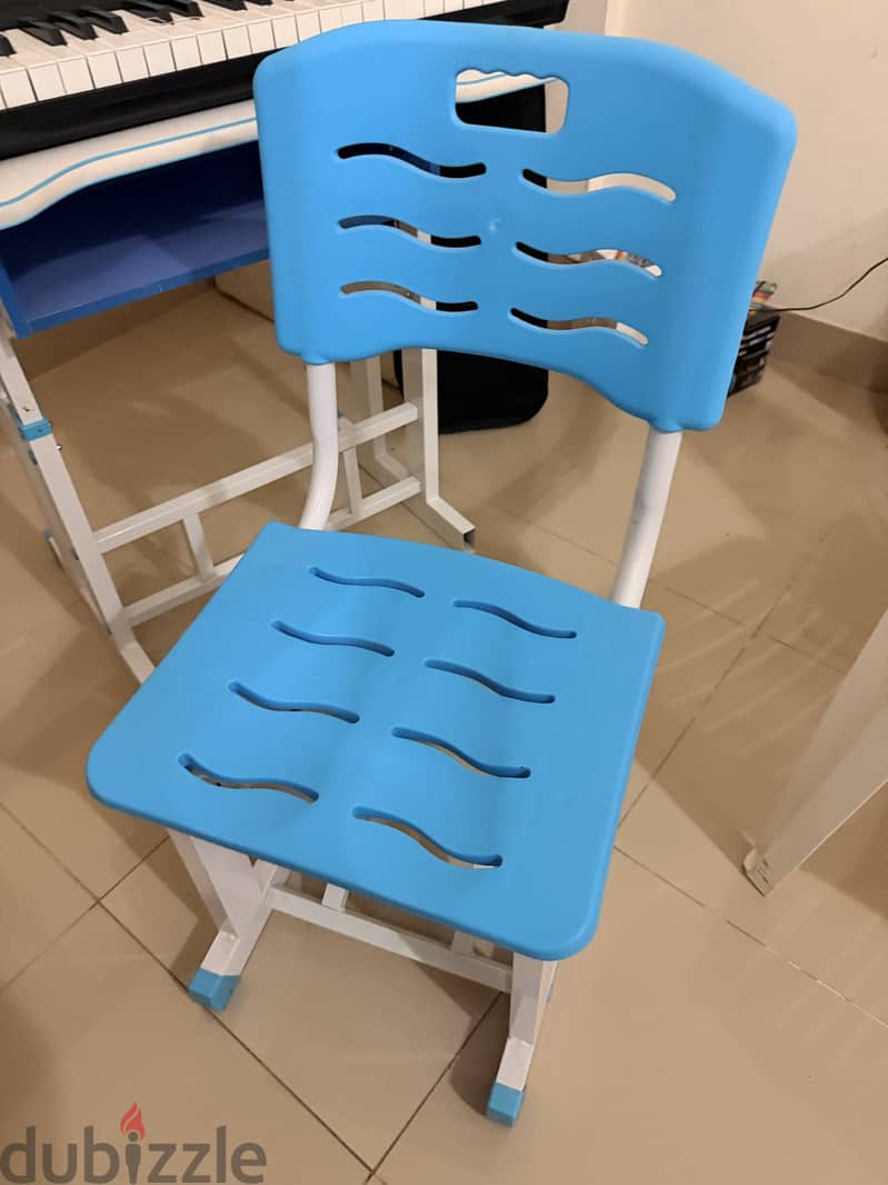 User child study table for sale 2