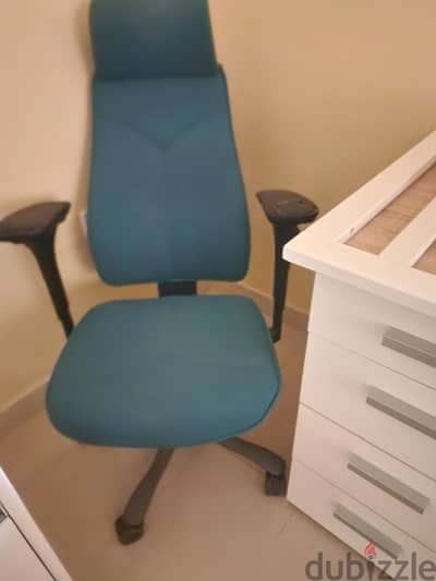 office chairs for sale 2 nos