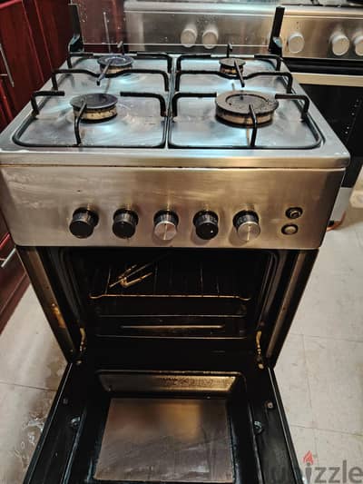 gas stove with grill. all functionimg