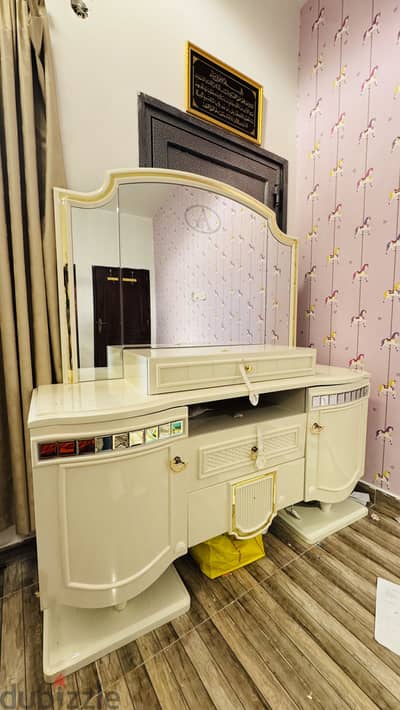 Makeup Table