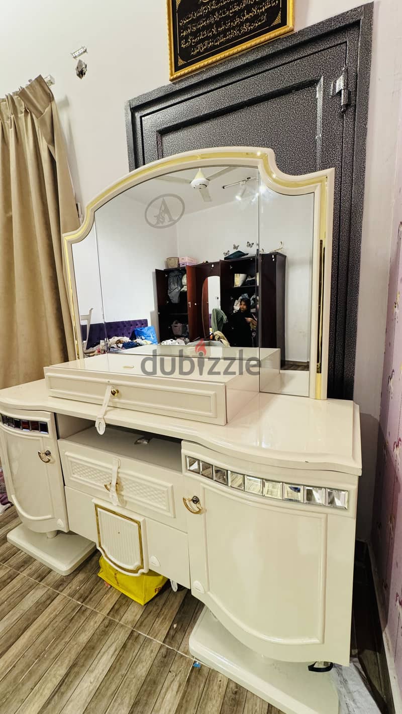 Makeup Table 1
