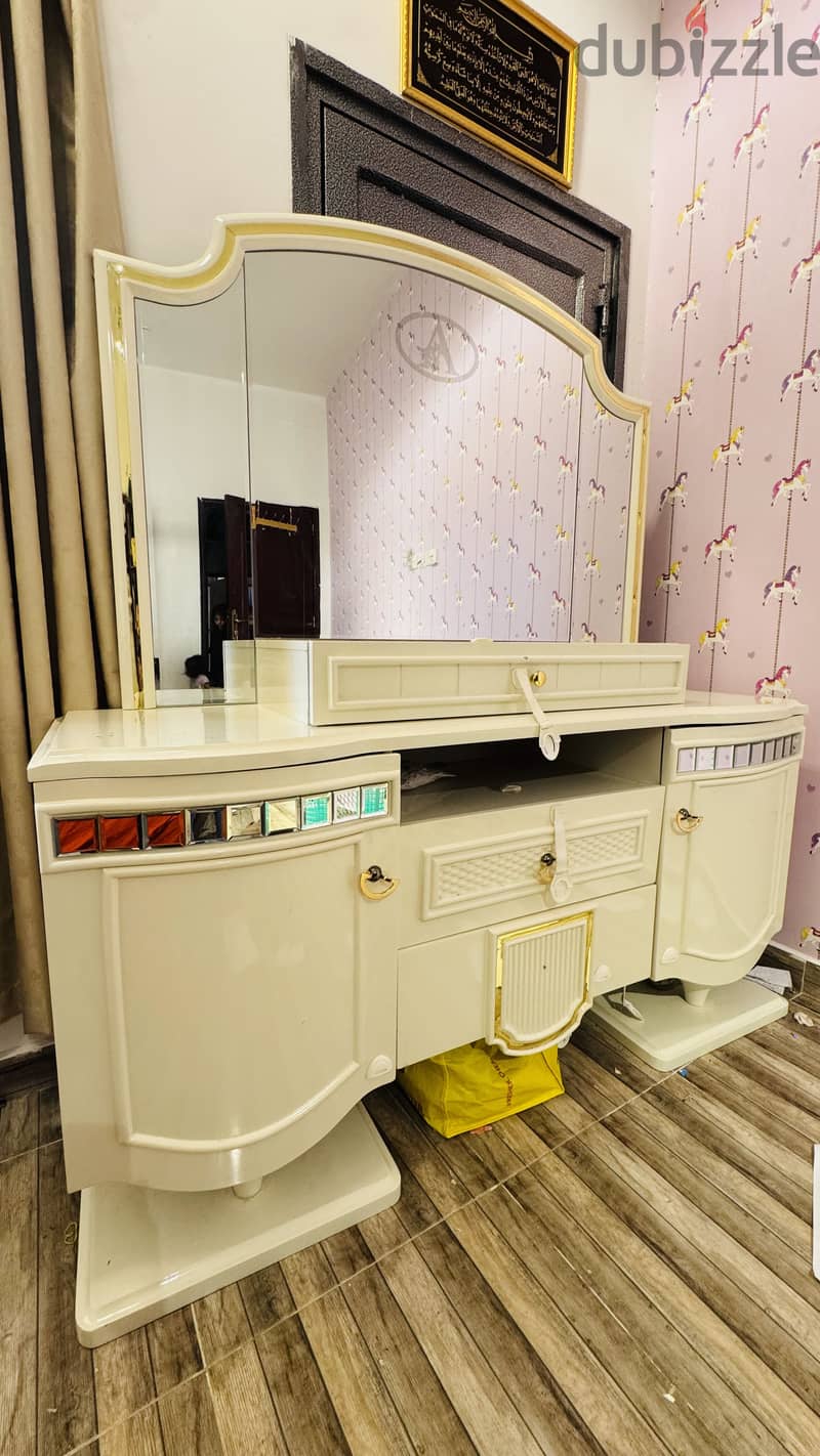 Makeup Table 2