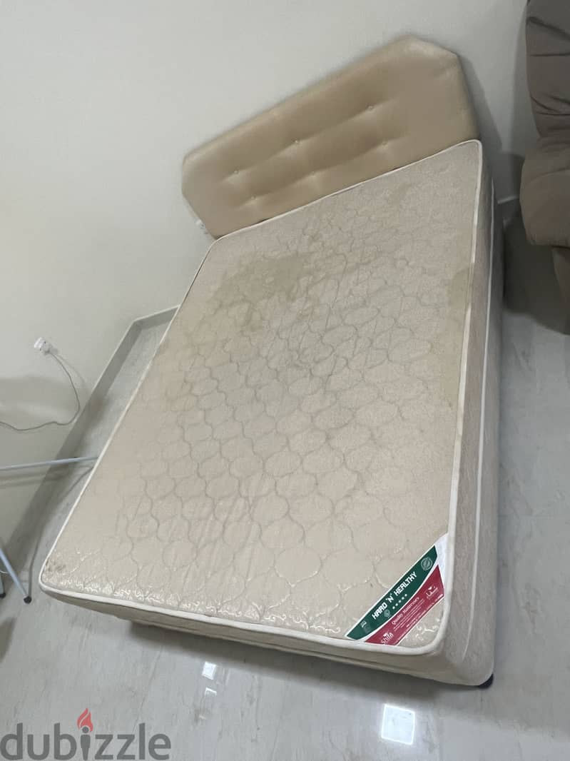 Queen bed with mattress (Hambar Sohar) 2