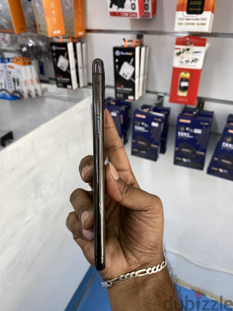 Apple - iPhone 11 Pro Max 1