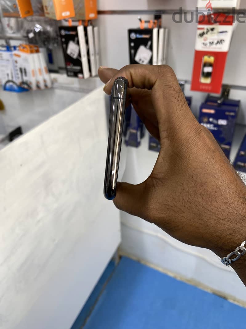 Apple - iPhone 11 Pro Max 2
