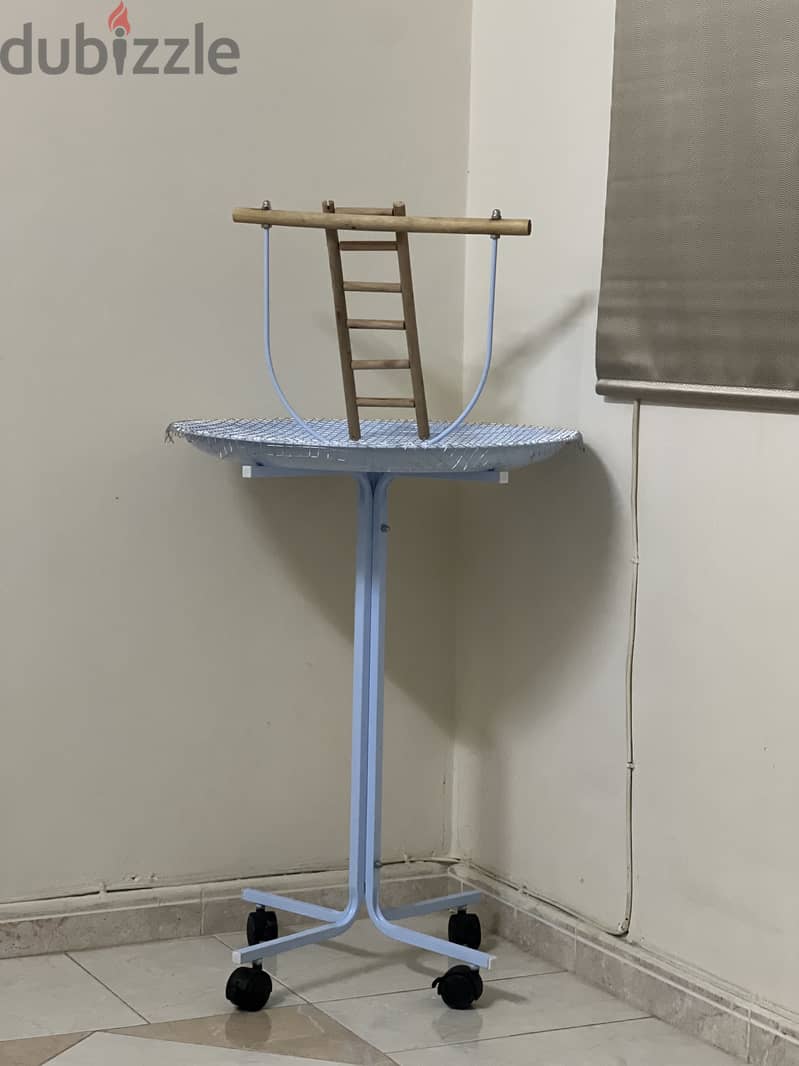Bird stand 1