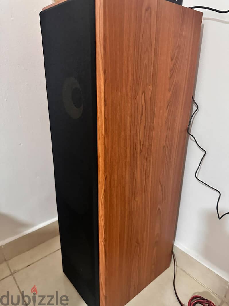 Tower speakers from Status with inbuilt 3 speakers and subwoofer 1