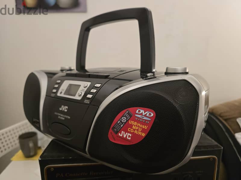 JVC Boombox          Amplifier  / Speaker 1