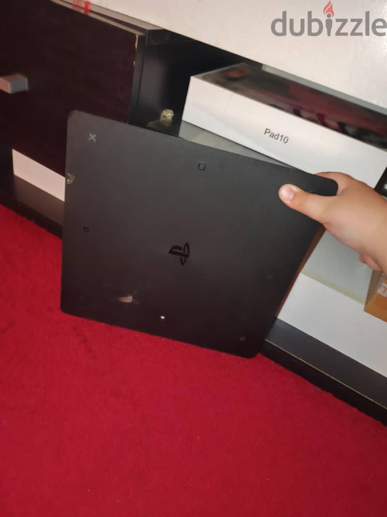 used ps4 10/10 condition +5 games 2
