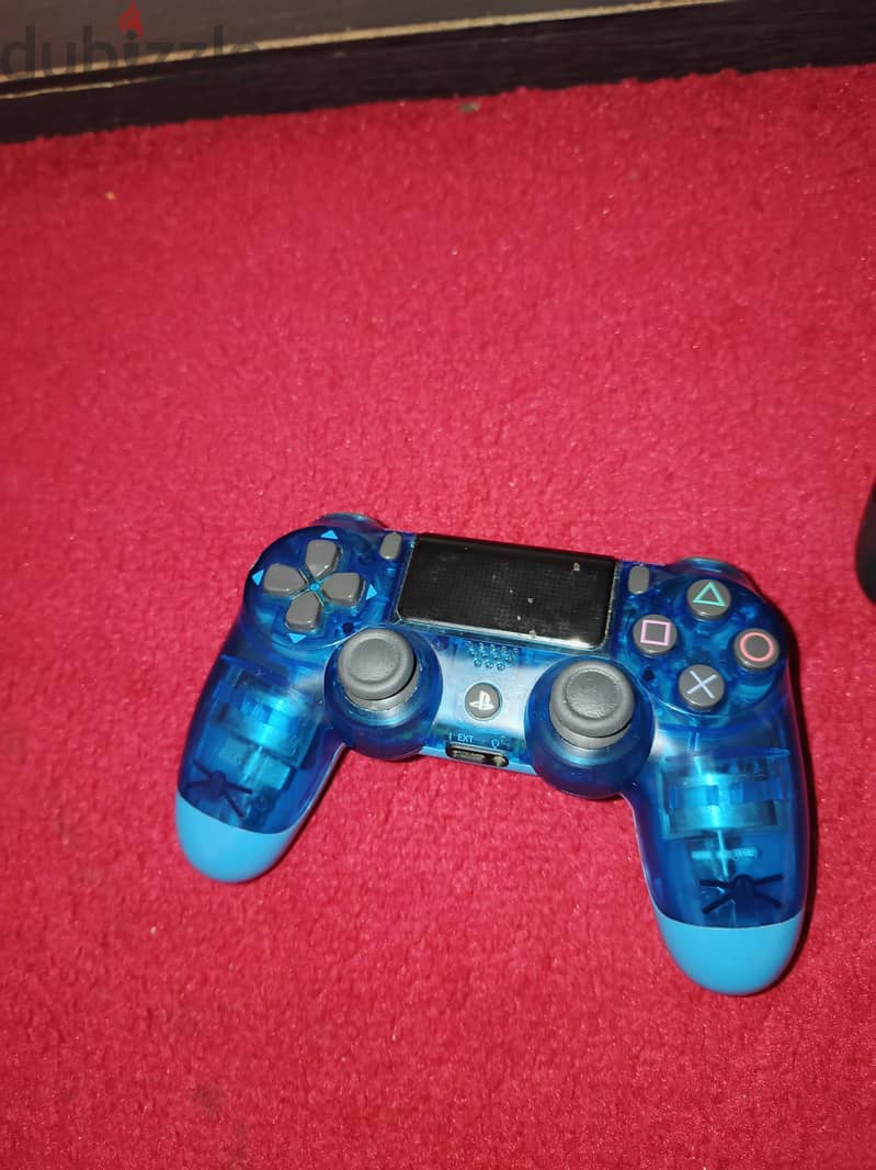 used ps4 10/10 condition +5 games 8