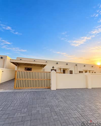 Villa for rent inside a compound alkhod four hay alkawthar SR-NZ-1877